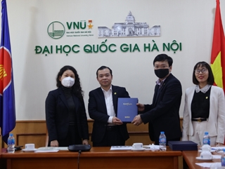Sinh viên Dương Ngân Hà nhận học bổng Posco với tổng trị giá 10 nghìn USD