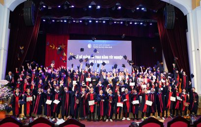 Trường ĐH Công nghệ – ĐHQGHN tổ chức Lễ trao bằng tốt nghiệp và công bố Quyết định bổ nhiệm chức danh Phó Giáo sư năm 2023